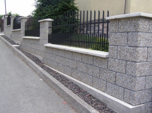 betonové stříšky na plot